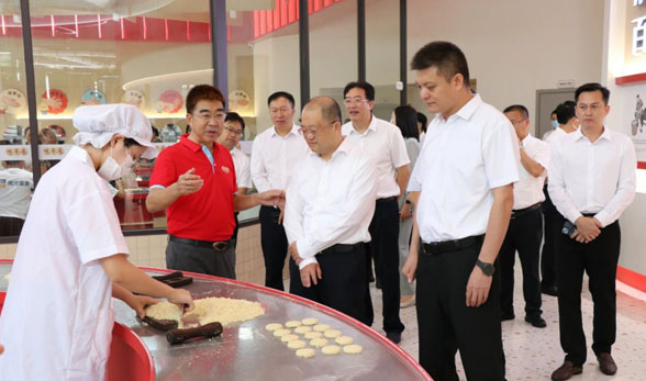 推動(dòng)“山水情誼”走深走實(shí)，六盤(pán)水市市長(cháng)李巍一行到中山咀香園調研